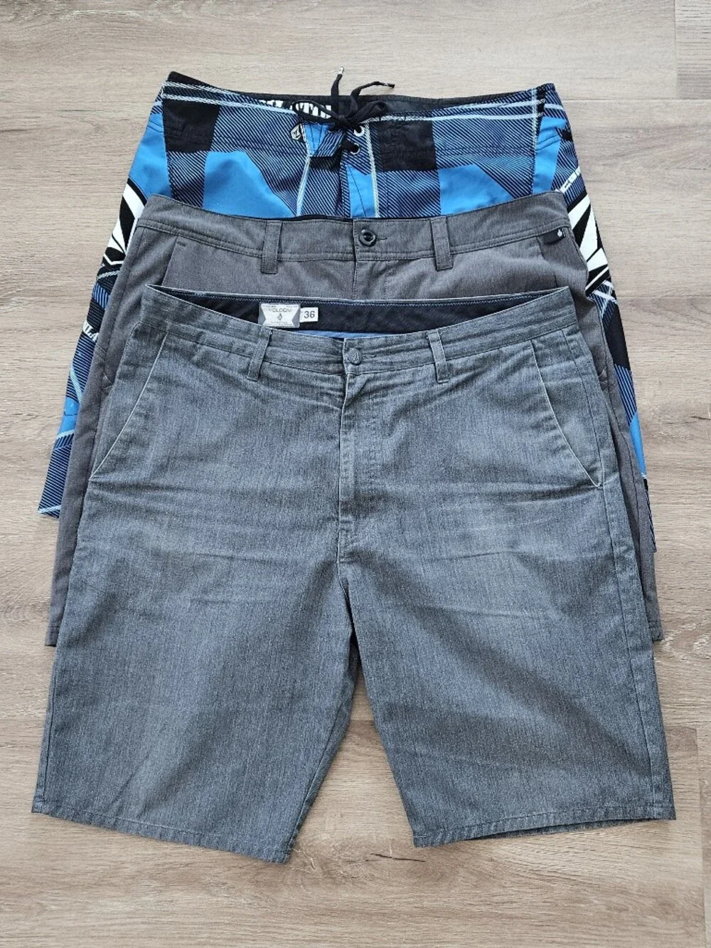 Volcom Shorts Size 36 - Set Of 3